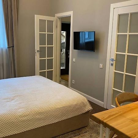 Appartamento Hidden Gem With Its Own Private Entry At Lypky Kiev Esterno foto